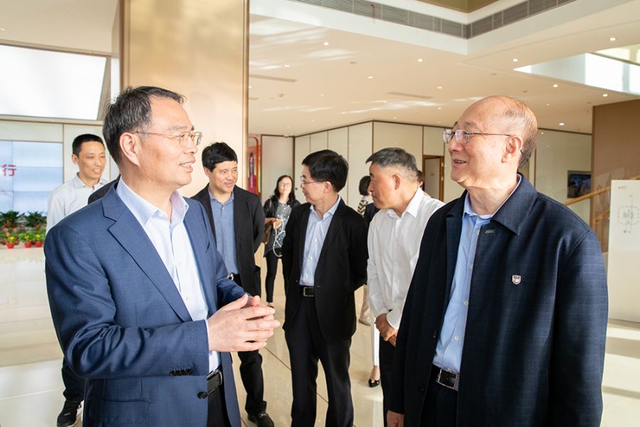 董事長交流近景或特寫3(1).jpg